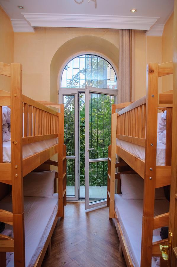 Golden Globus Hostel Kiev Luaran gambar