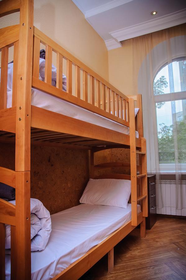 Golden Globus Hostel Kiev Luaran gambar