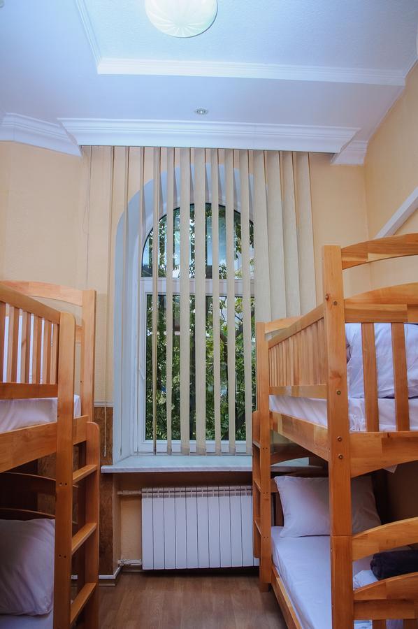 Golden Globus Hostel Kiev Luaran gambar