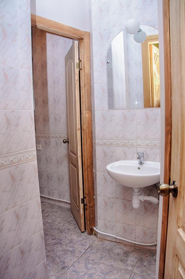 Golden Globus Hostel Kiev Luaran gambar